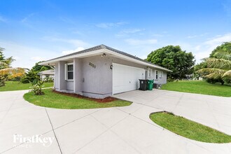 2050 SE Elmhurst Rd in Port St. Lucie, FL - Building Photo - Building Photo