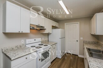 5203 Queen Mary Ln in Jackson, MS - Building Photo - Building Photo