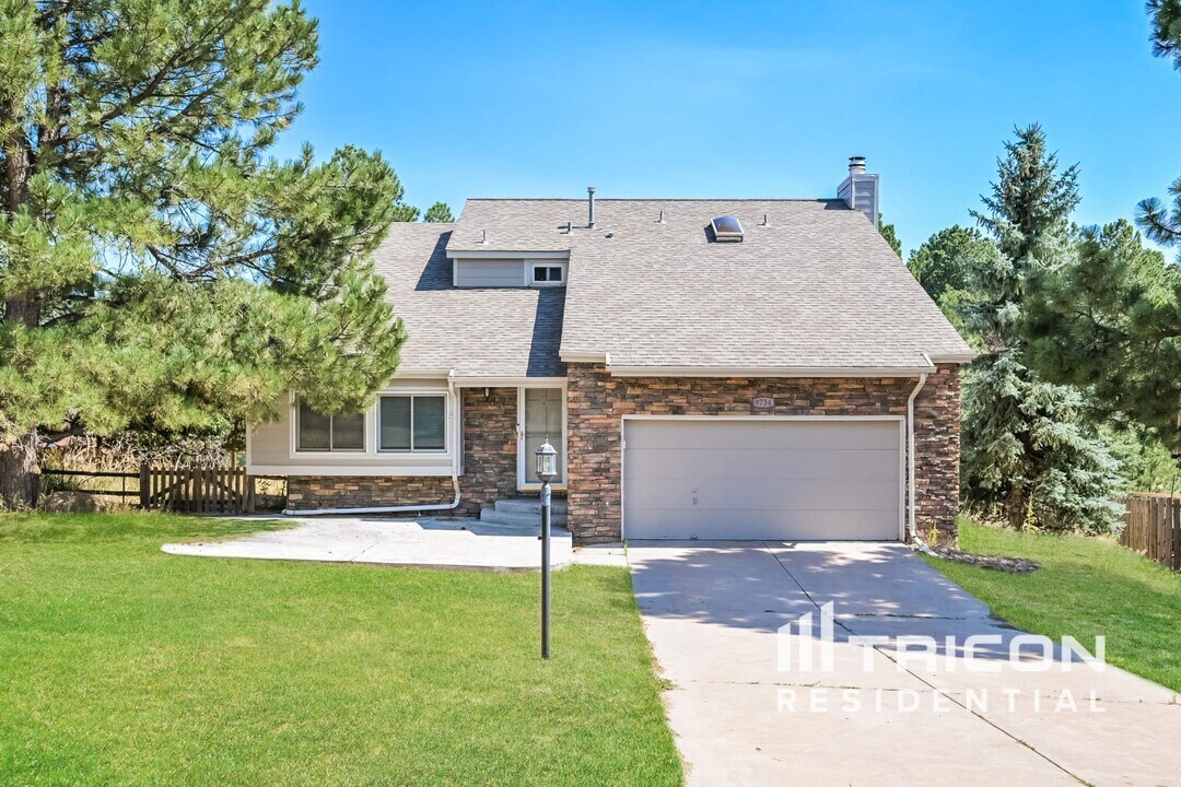 9734 E Villasur Ct in Parker, CO - Building Photo