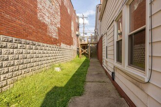 2040 Brownsville Rd, Unit Unit 1 in Pittsburgh, PA - Building Photo - Building Photo