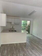 4950 SW 45th Ave, Unit 16 in Portland, OR - Foto de edificio - Building Photo