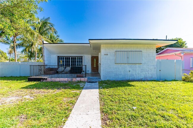 13895 NE 11th Ave in North Miami, FL - Building Photo - Building Photo