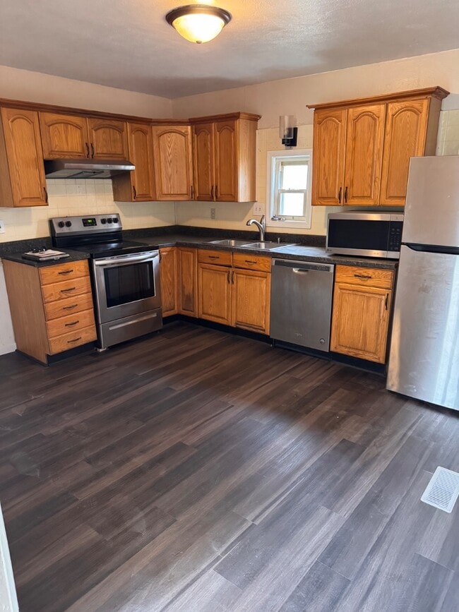 1305 Davis St in Poplar Bluff, MO - Building Photo - Building Photo