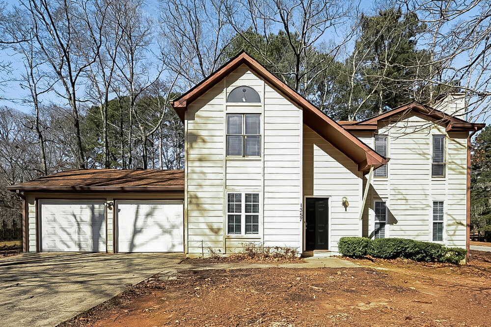 1357 Diplomat Dr in Riverdale, GA - Building Photo