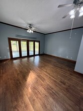 5268 Fenton Rd in Flint, MI - Foto de edificio - Building Photo