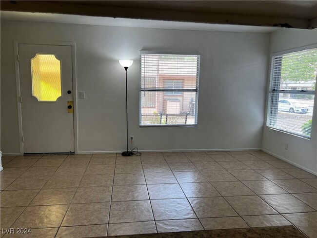 1428 Lorilyn Ave in Las Vegas, NV - Building Photo - Building Photo