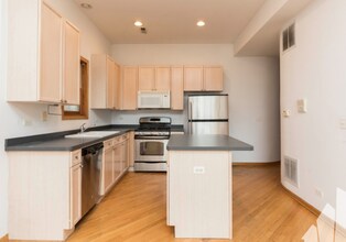 2714 N Wayne Ave, Unit 3 in Chicago, IL - Building Photo - Building Photo