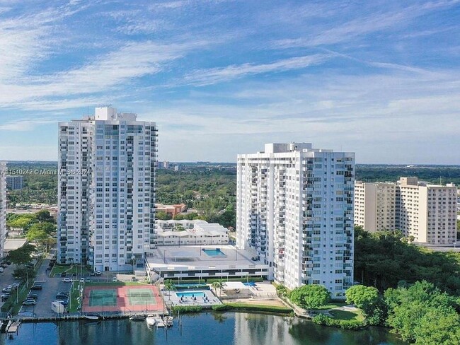 2780 NE 183rd St, Unit 1412 in Aventura, FL - Foto de edificio - Building Photo