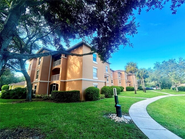 5080 Fairways Cir in Vero Beach, FL - Building Photo - Building Photo