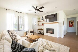 125 Surfside St in San Marcos, TX - Building Photo - Building Photo