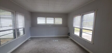 10947 S Dalzell Rd in Traverse City, MI - Foto de edificio - Building Photo