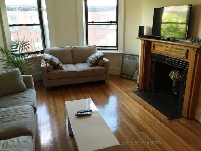 128 Hemenway St in Boston, MA - Foto de edificio - Building Photo