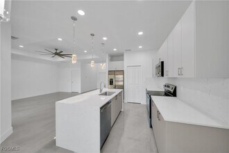 3715 Sunset Rd in Lehigh Acres, FL - Building Photo - Building Photo