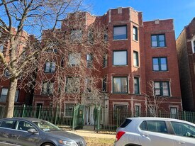 7737 S Kingston Ave in Chicago, IL - Building Photo