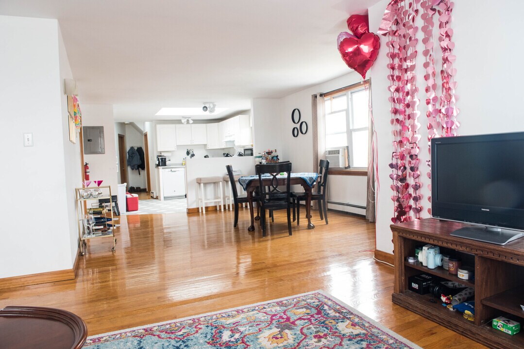 66 Brooks St in Boston, MA - Building Photo
