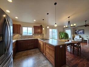 3950 NE Vista del Rey Dr in East Wenatchee, WA - Building Photo - Building Photo