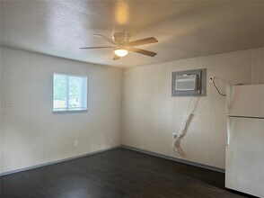1005 Spooner St in Pasadena, TX - Building Photo - Building Photo