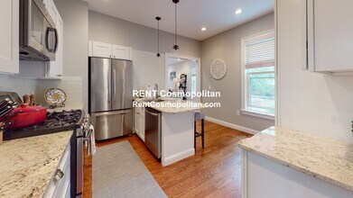 15 Sherman St, Unit 1 in Medford, MA - Building Photo - Building Photo