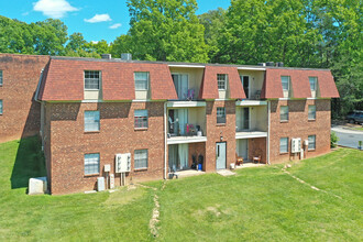 Sedgefield Gardens in Greensboro, NC - Foto de edificio - Building Photo