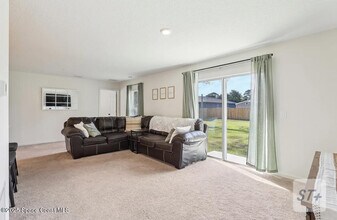 982 Pyracantha St NW in Palm Bay, FL - Building Photo - Building Photo