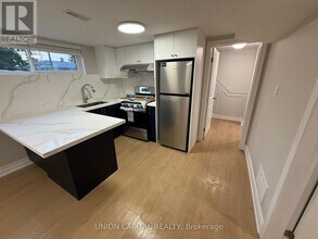 117 Sherwood Forest Dr in Markham, ON - Building Photo - Building Photo