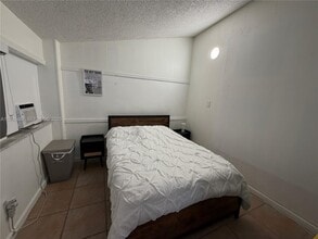 200 W 53rd Terrace in Hialeah, FL - Building Photo - Building Photo