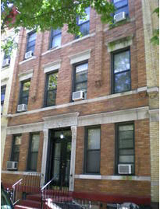 18-08 George St in Ridgewood, NY - Foto de edificio