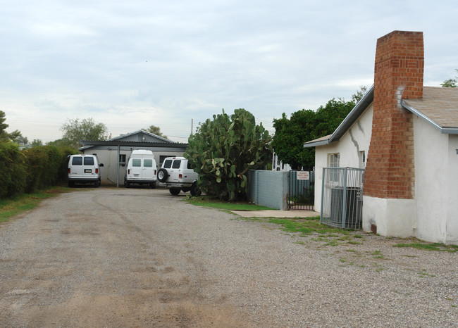 140-148 E Mohave Rd in Tucson, AZ - Foto de edificio - Building Photo