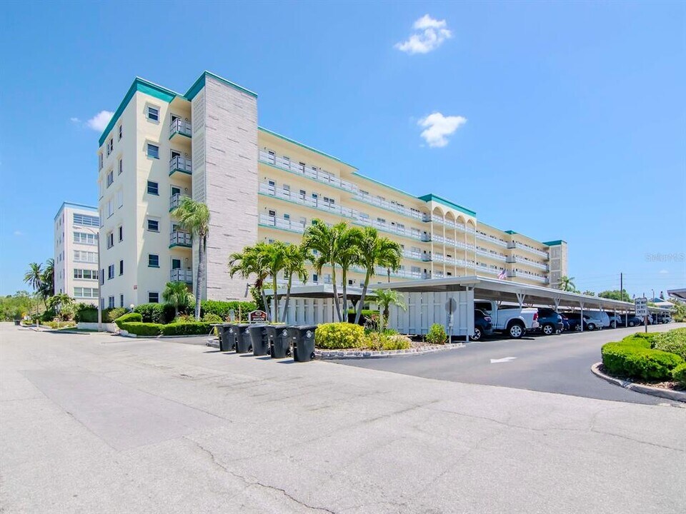 2960 59th St S in Gulfport, FL - Building Photo
