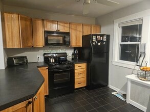 20 E Coulter Ave, Unit Upstairs Bedroom in Collingswood, NJ - Foto de edificio - Building Photo