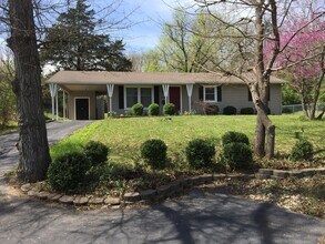 1005 Westwinds Dr in Columbia, MO - Building Photo - Building Photo
