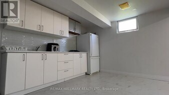 76 Shendale Dr in Toronto, ON - Building Photo