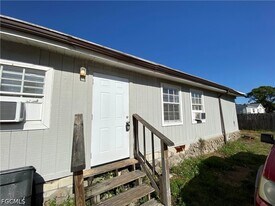 2210 Cantor Ln in North Fort Myers, FL - Building Photo