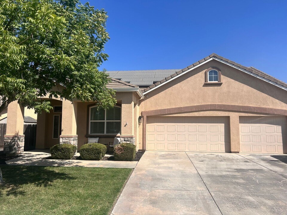 6525 Little Ave in Hughson, CA - Building Photo