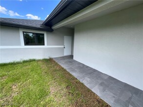 1006 Albert Ave in Lehigh Acres, FL - Building Photo - Building Photo