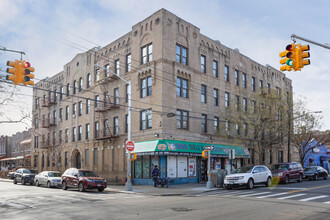 58-68 E 55th St in Brooklyn, NY - Foto de edificio - Primary Photo