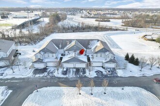 550 Redwood Ln in Lewis Center, OH - Building Photo - Building Photo