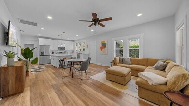1007 E Comanche Ave in Tampa, FL - Foto de edificio - Building Photo