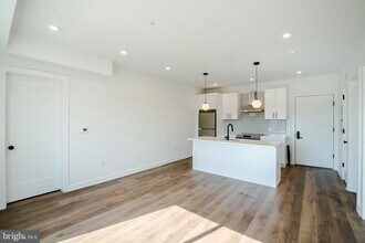 5904 Germantown Ave, Unit 405 in Philadelphia, PA - Building Photo - Building Photo