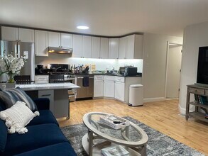 153 Charles St, Unit 1 in Cambridge, MA - Building Photo - Building Photo