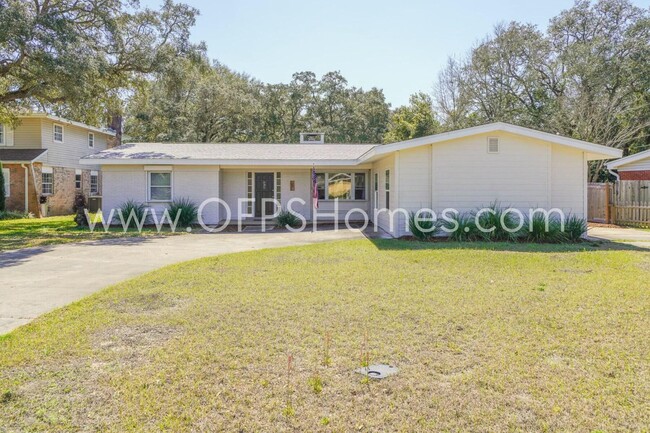 property at 5 Dogwood Ln