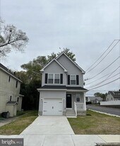 300 Saunders Ave in Bellmawr, NJ - Building Photo