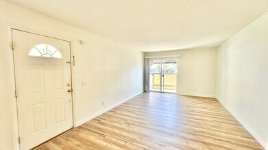 868 E Alvarado St in Fallbrook, CA - Building Photo - Building Photo