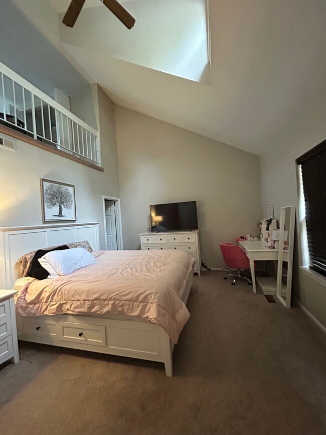 property at 10 Far Corners Loop