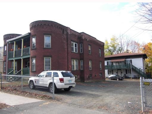 108 Pearl St in Enfield, CT - Foto de edificio - Building Photo
