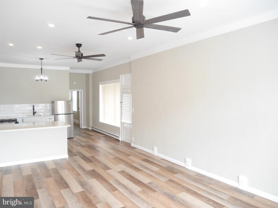 643 S Potomac St-Unit -LOWER in Baltimore, MD - Building Photo