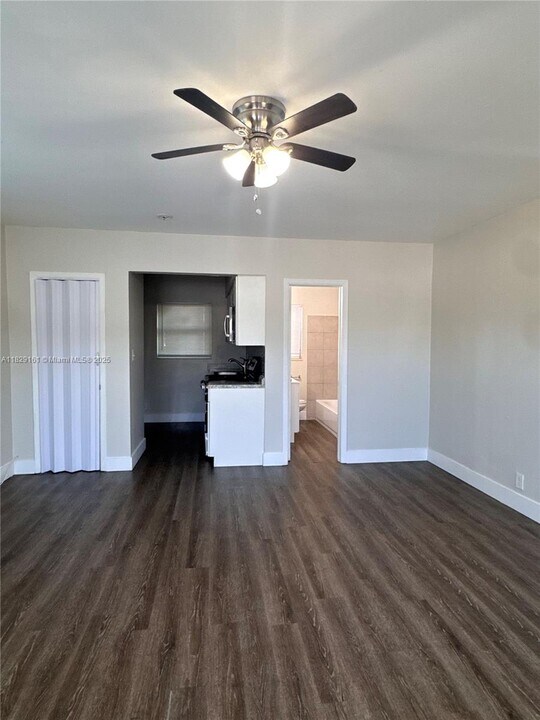 2342 N Federal Hwy in Hollywood, FL - Building Photo