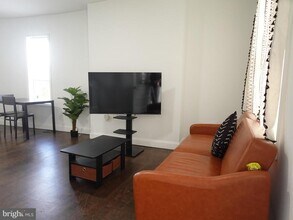 6139 Larchwood Ave in Philadelphia, PA - Building Photo - Building Photo