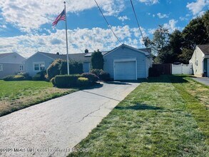 47 Poplar Ave in West Long Branch, NJ - Building Photo - Building Photo
