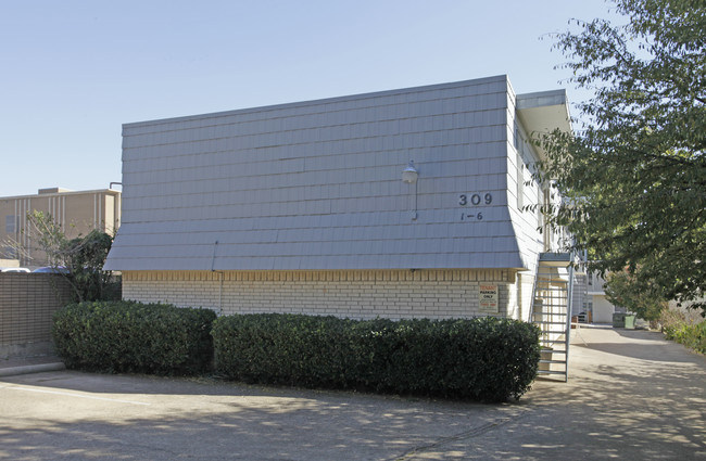 309 College St in Arlington, TX - Foto de edificio - Building Photo